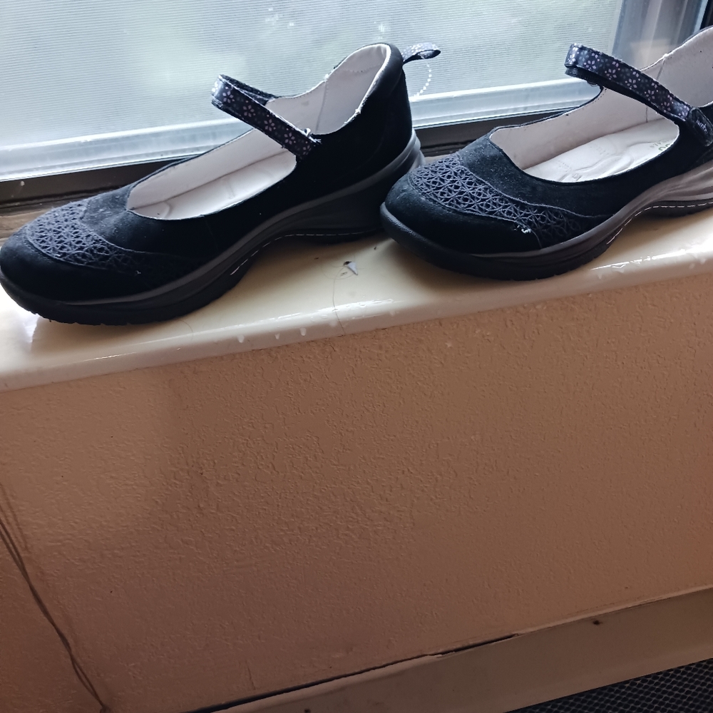 Brand new, never worn Jambu  Black Mary Jane's, Size 9.